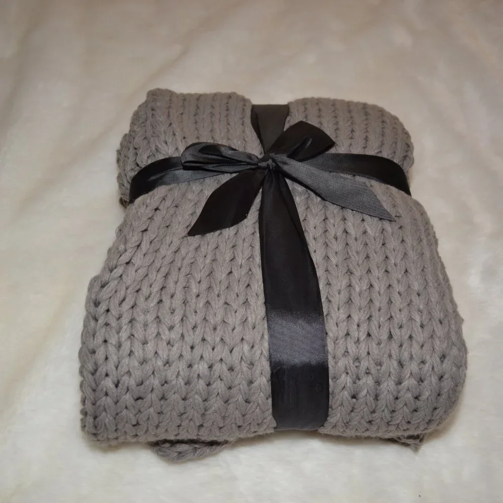 Frye Lord & Taylor NEW Gray Chunky Knit Cozy Warm 50x60 Throw Blanket